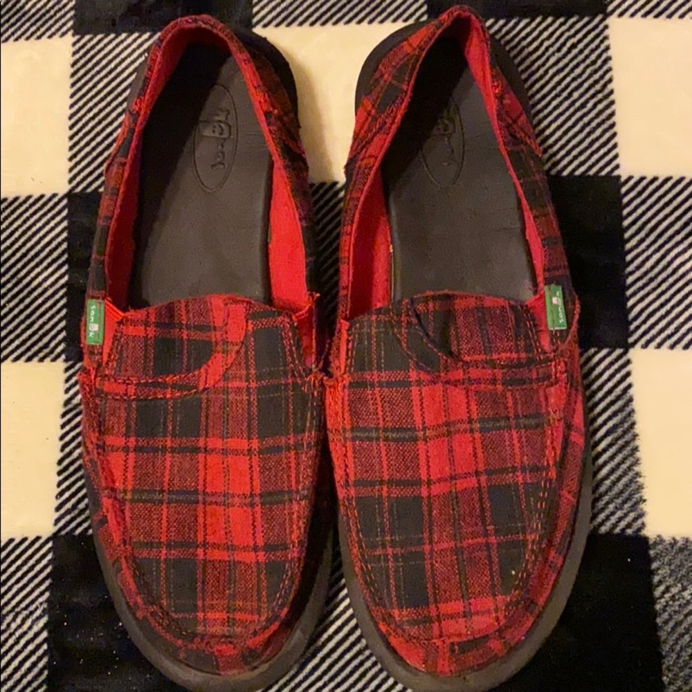 Women’s Sidewalk SANUKS, size 10